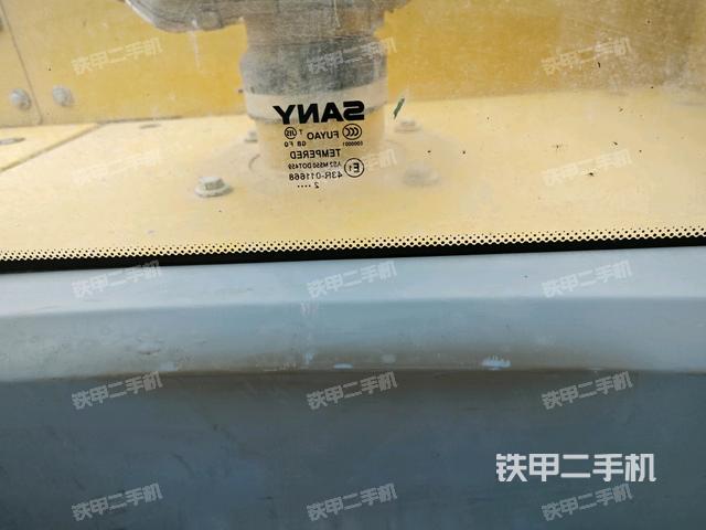 后窗玻璃角標（駕駛室部分）