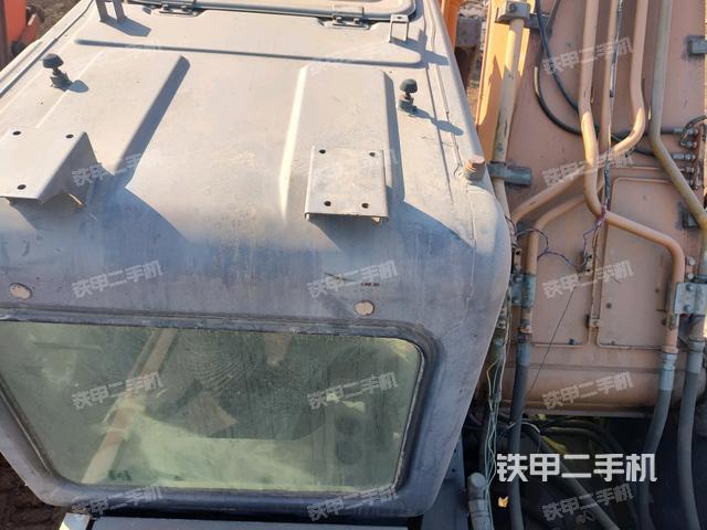 駕駛室頂部（整機外觀）