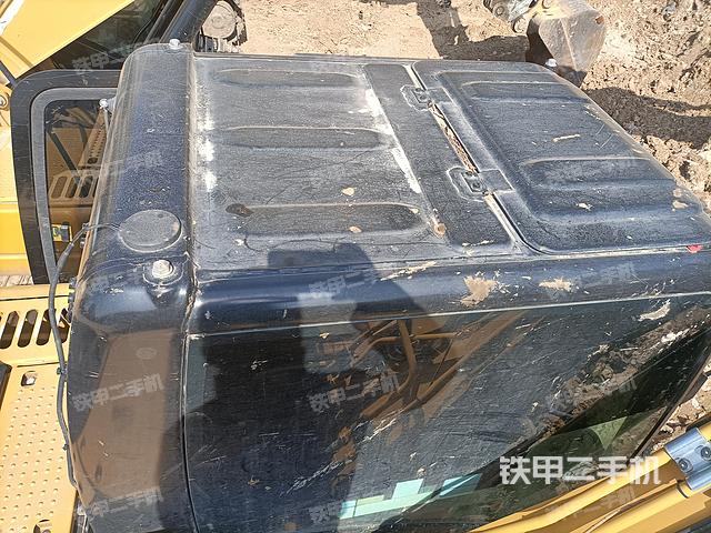 駕駛室頂部（整機外觀）