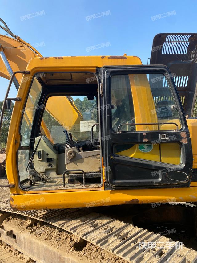 駕駛室整體（整機外觀）