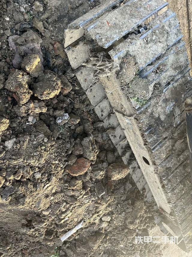 左側(cè)履帶整體?（行走機(jī)構(gòu)）