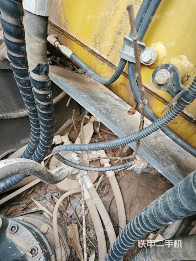 中央回轉(zhuǎn)接頭特寫（上車部件）