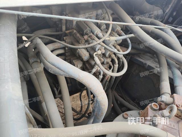 回轉(zhuǎn)馬達和主控閥（整機外觀）