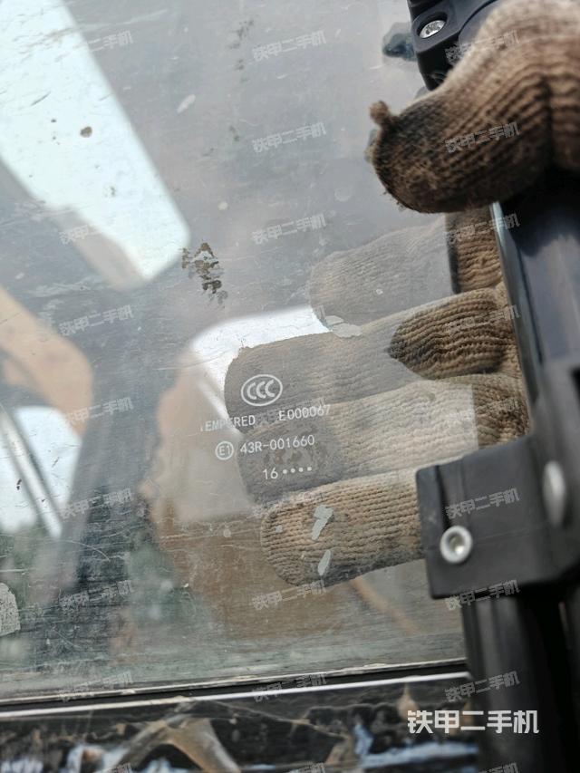 后窗玻璃角标（驾驶室部分）