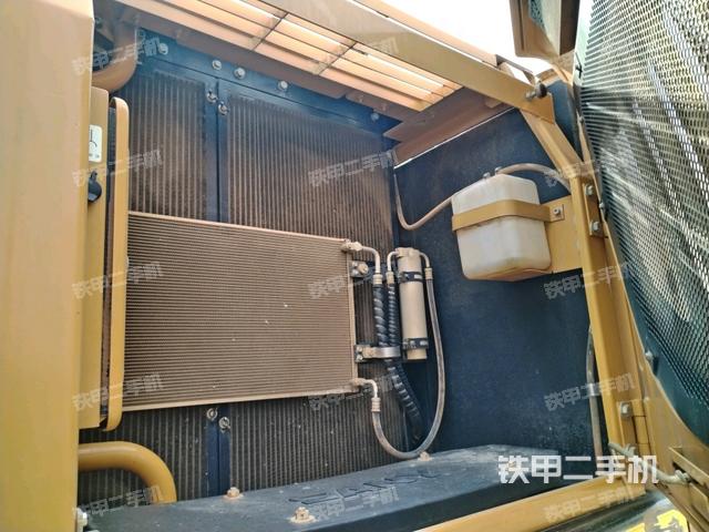 散熱器正面(大件艙室) 散熱器正面(大件艙室)