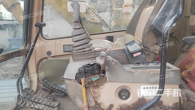 駕駛室整體(整機(jī)外觀) 駕駛室整體(整機(jī)外觀)