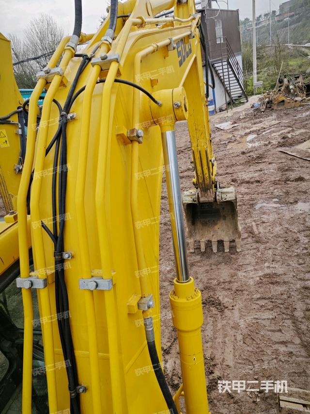 大臂背部俯視（工作和回轉(zhuǎn)裝置）