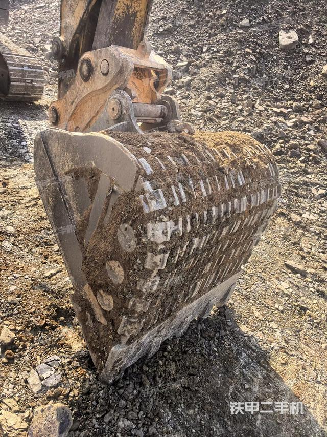 铲斗45度(工作和回转装置) 铲斗45度(工作和回转装置)