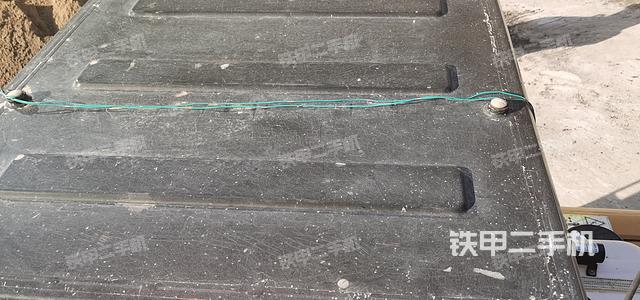 驾驶室顶部（整机外观）