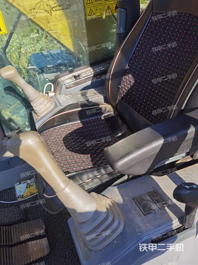 驾驶室整体（整机外观）