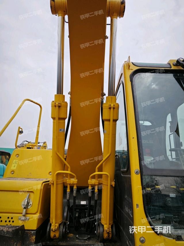 大臂油缸整體?豎拍（工作和回轉(zhuǎn)裝置）