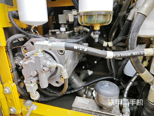 液壓泵斜45?右（大件艙室）