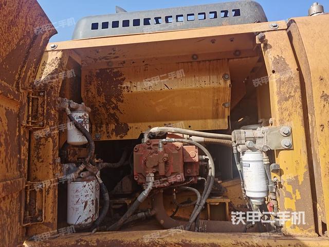 液壓泵艙室正面整體（整機(jī)外觀）