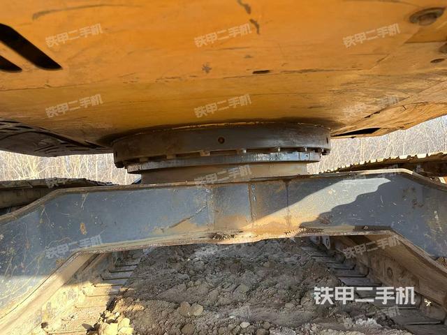 轉(zhuǎn)盤和下車架正前（工作和回轉(zhuǎn)裝置）