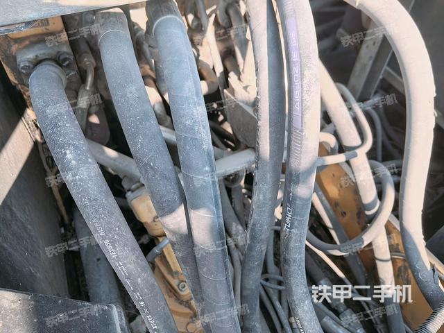 回轉(zhuǎn)馬達(dá)和主控閥(整機(jī)外觀) 回轉(zhuǎn)馬達(dá)和主控閥(整機(jī)外觀)