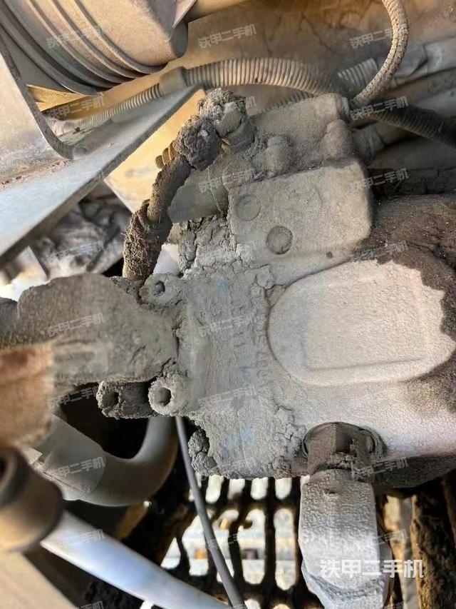 液壓泵艙室正面整體（整機(jī)外觀）