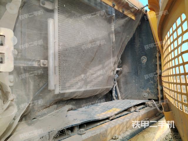 散熱器正面(大件艙室) 散熱器正面(大件艙室)