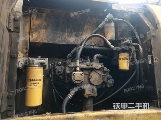 液壓泵斜45?左(大件艙室) 液壓泵斜45?左(大件艙室)