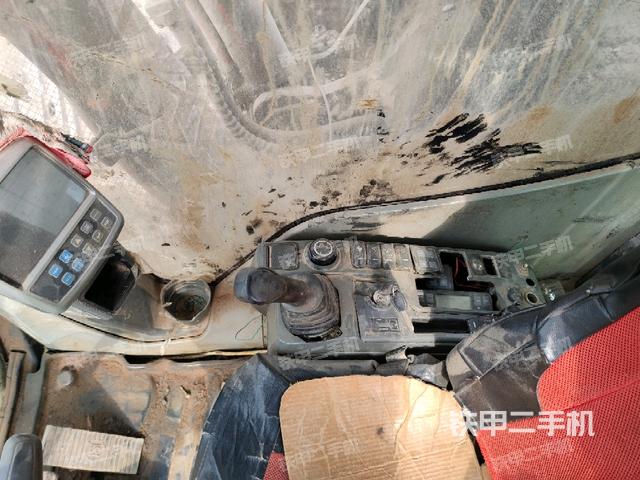 座椅右側(cè)控制臺/鑰匙門/油門/含右手柄（駕駛室部分）