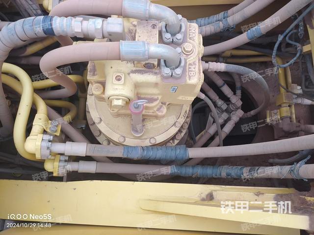 回转马达和主控阀（整机外观）