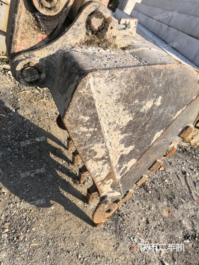 鏟斗45度(工作和回轉(zhuǎn)裝置) 鏟斗45度(工作和回轉(zhuǎn)裝置)