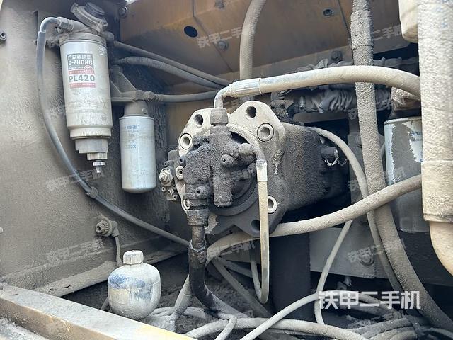 液壓泵艙室正面整體(整機(jī)外觀) 液壓泵艙室正面整體(整機(jī)外觀)