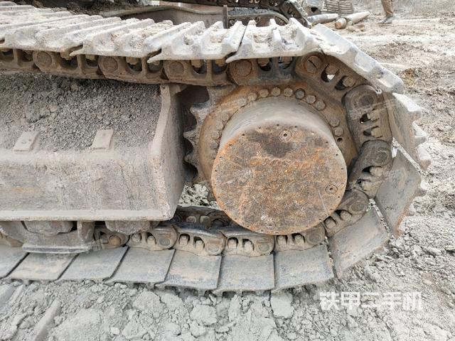 左驅(qū)動輪（行走機構(gòu)）