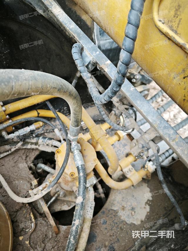 中央回轉(zhuǎn)接頭特寫（上車部件）