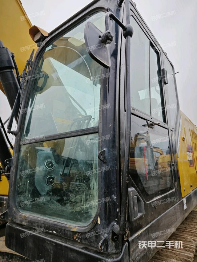 駕駛室左前45度（駕駛室部分）