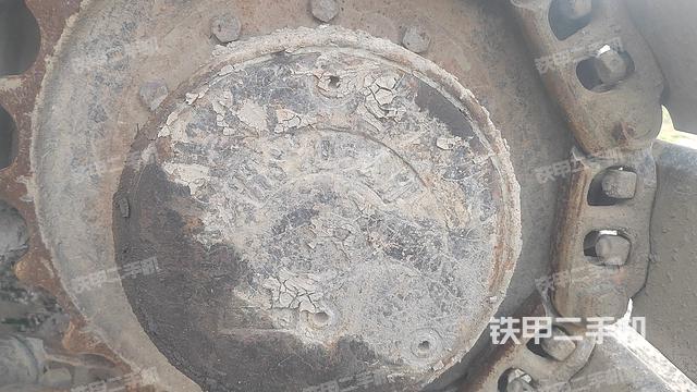 單側(cè)履帶整體(整機(jī)外觀) 單側(cè)履帶整體(整機(jī)外觀)