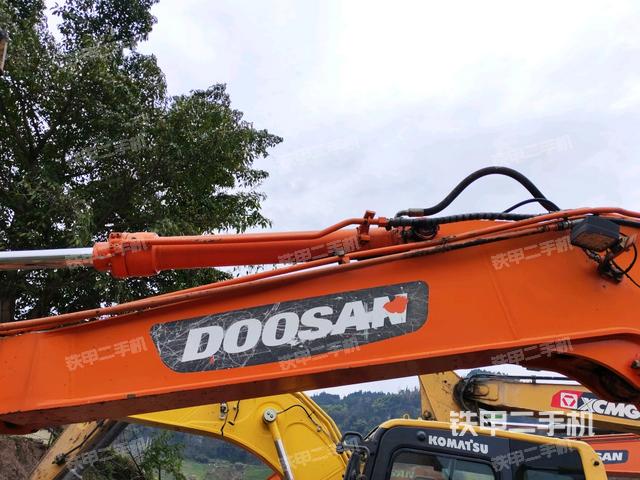 小臂整體左后(工作和回轉(zhuǎn)裝置) 小臂整體左后(工作和回轉(zhuǎn)裝置)