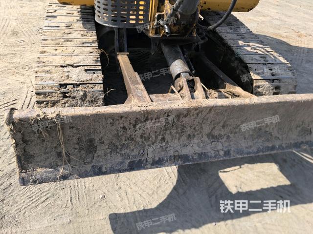 轉(zhuǎn)盤(pán)和下車(chē)架正前（工作和回轉(zhuǎn)裝置）