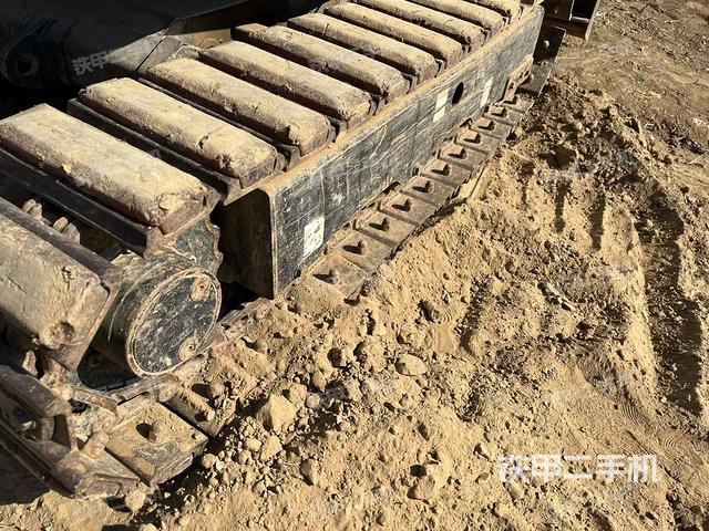 單側(cè)履帶整體（整機(jī)外觀）