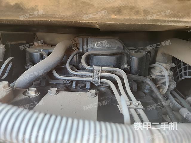 液壓泵艙室正面整體(整機(jī)外觀) 液壓泵艙室正面整體(整機(jī)外觀)