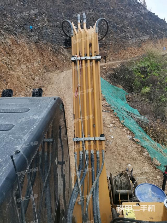 大臂背部俯視（工作和回轉(zhuǎn)裝置）