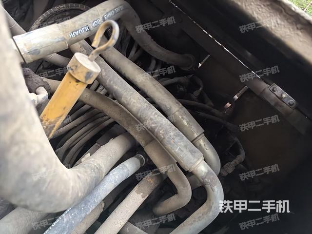 回轉(zhuǎn)馬達(dá)和主控閥（整機(jī)外觀）