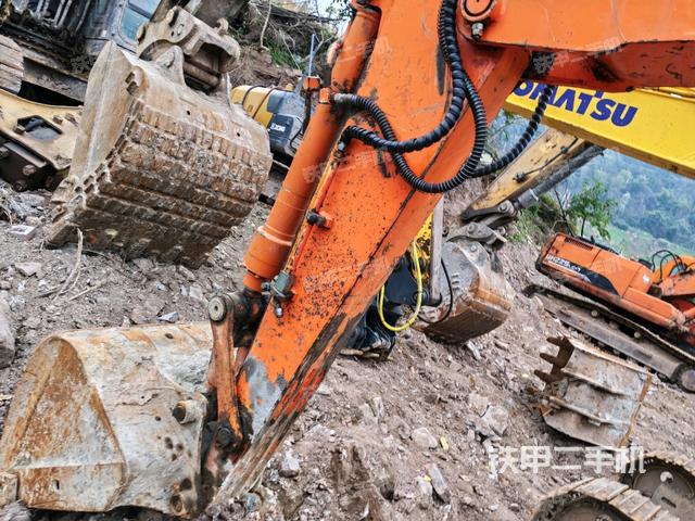 小臂整體右前(工作和回轉(zhuǎn)裝置) 小臂整體右前(工作和回轉(zhuǎn)裝置)