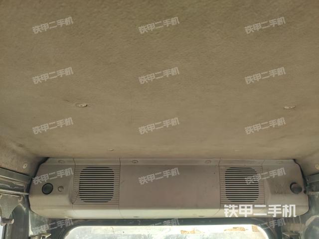 駕駛室頂部(整機外觀) 駕駛室頂部(整機外觀)