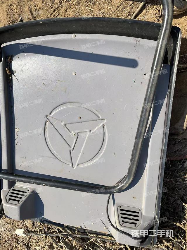 駕駛室頂部（整機(jī)外觀）