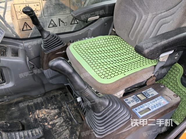 座椅右側(cè)控制臺/鑰匙門/油門/含右手柄（駕駛室部分）