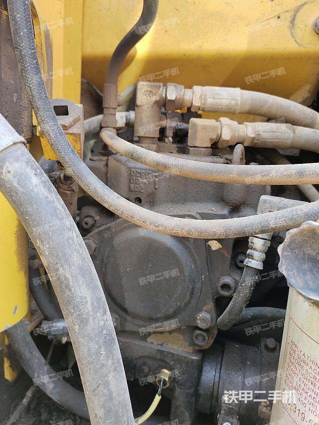 液壓泵艙室正面整體(整機(jī)外觀) 液壓泵艙室正面整體(整機(jī)外觀)