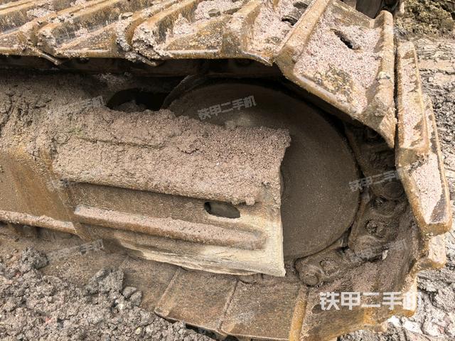 左側(cè)履帶整體?(行走機(jī)構(gòu)) 左側(cè)履帶整體?(行走機(jī)構(gòu))