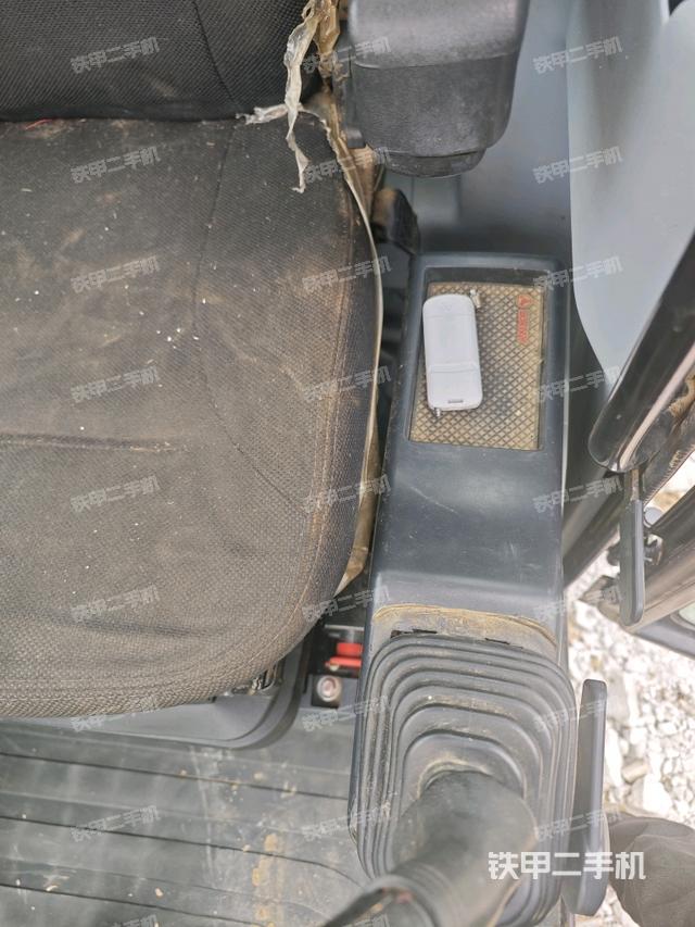 后窗玻璃角標（駕駛室部分）