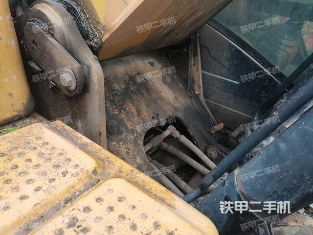 大臂根部?斜視(工作和回轉(zhuǎn)裝置) 大臂根部?斜視(工作和回轉(zhuǎn)裝置)