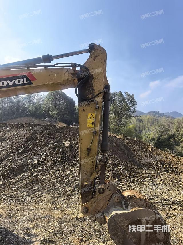 小臂整体右前(工作和回转装置) 小臂整体右前(工作和回转装置)