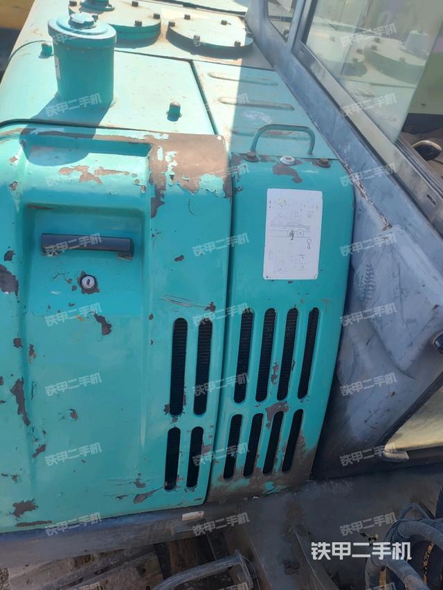 回轉(zhuǎn)馬達(dá)和主控閥（整機(jī)外觀）