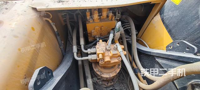 回转马达和主控阀（整机外观）