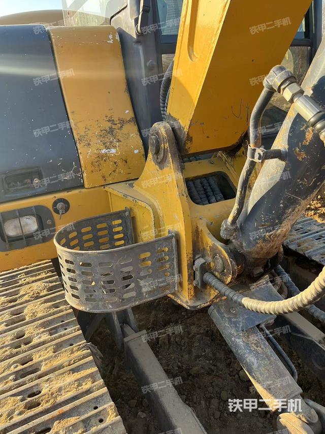 大臂根部?斜（工作和回轉(zhuǎn)裝置）