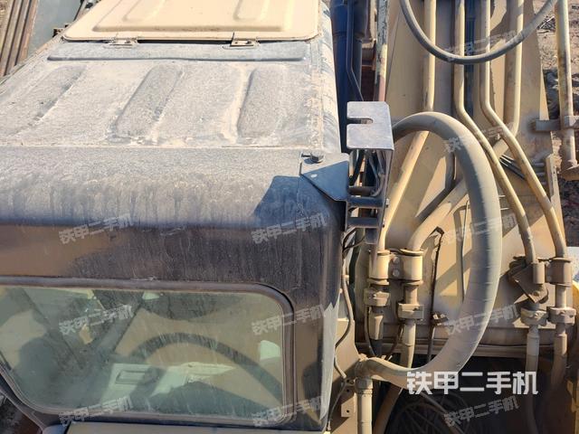 駕駛室頂部(整機(jī)外觀) 駕駛室頂部(整機(jī)外觀)