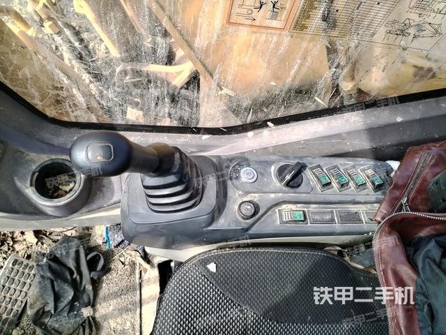 座椅右側(cè)控制臺(tái)/鑰匙門/油門/含右手柄（駕駛室部分）